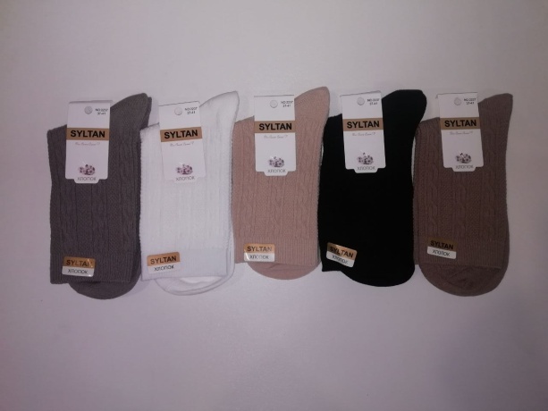 Женские носки высокие с узором косы