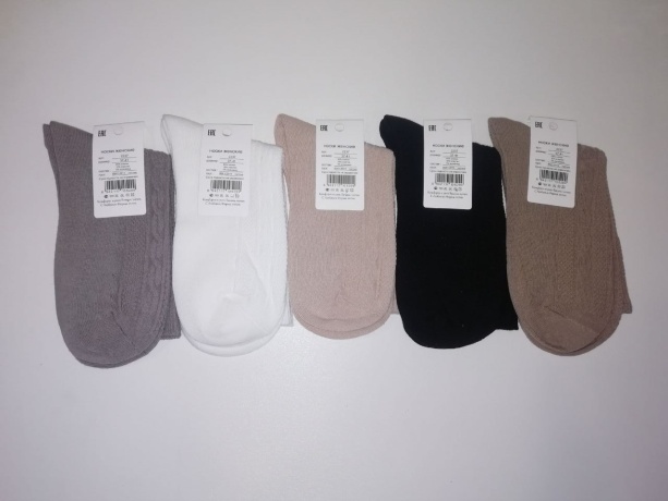 Женские носки высокие с узором косы