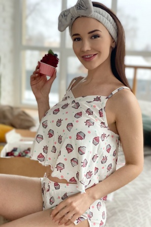 Женская пижама молочная с пирожным