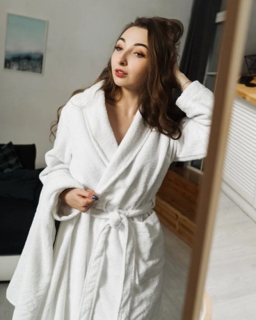 Махровый халат белый с вышивкой "Любимая"