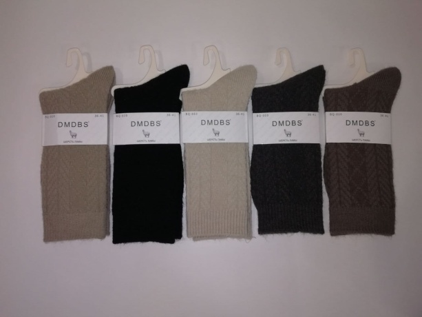 Женские носки высокие из шерсти с узорами