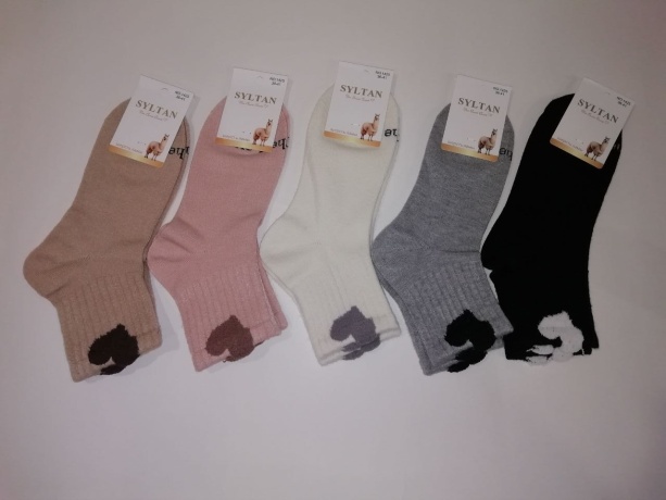 Женские носки средней длинны из шерсти ламы с сердечком