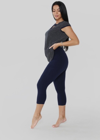 Костюм женский черный футболка и бриджи