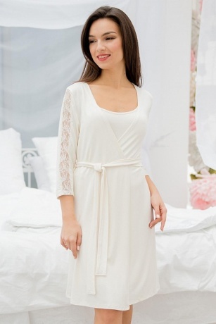 Халат женский на запах, из вискозы молочного цвета