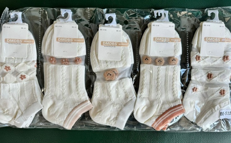 Женские носки укороченные с интересным дизайном