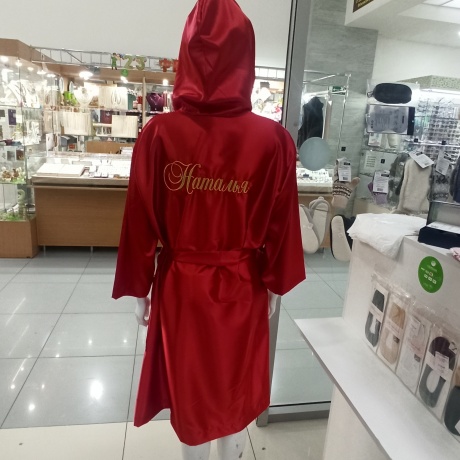 Атласный красный халат с вышивкой "Наталья"