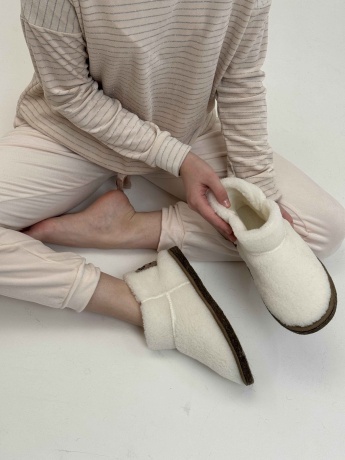 Женские угги из овечьей шерсти на войлочной подошве