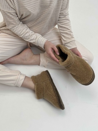 Женские угги из овечьей шерсти на войлочной подошве