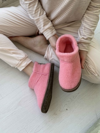 Женские угги из овечьей шерсти на войлочной подошве