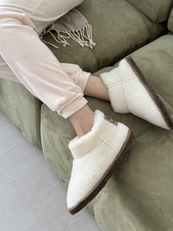 Женские угги из овечьей шерсти на войлочной подошве