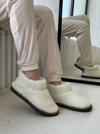Женские угги из овечьей шерсти на войлочной подошве