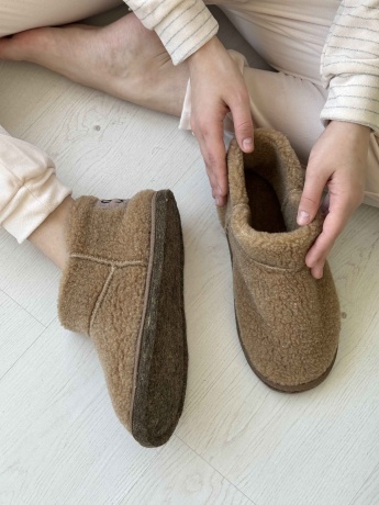 Женские угги из овечьей шерсти на войлочной подошве