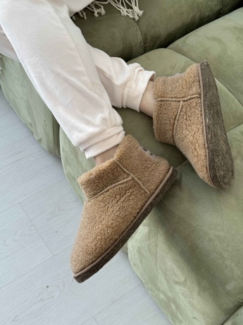 Женские угги из овечьей шерсти на войлочной подошве