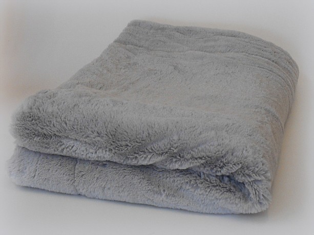 Плед из искусственного меха серый