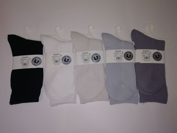 Женские носки средней длины с узорами