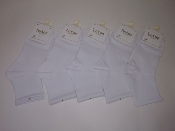 Женские носки средней длины, резинка в рубчик, белые