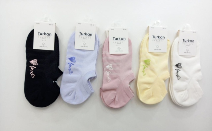 Женские носки-следки c надписью "love" на стопе