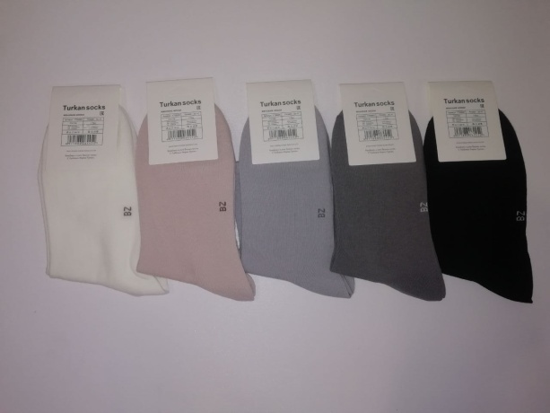 Женские носки с сердечком на голяшке